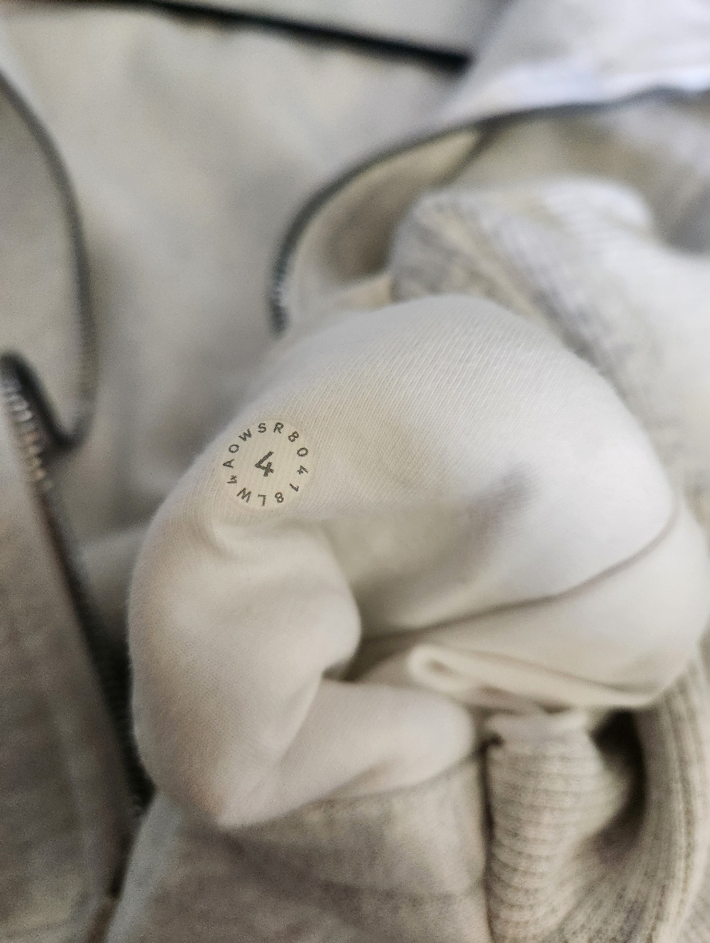 Lululemon Radiant Jacket II Heathered White - Size 4 - Picture 10 of 11